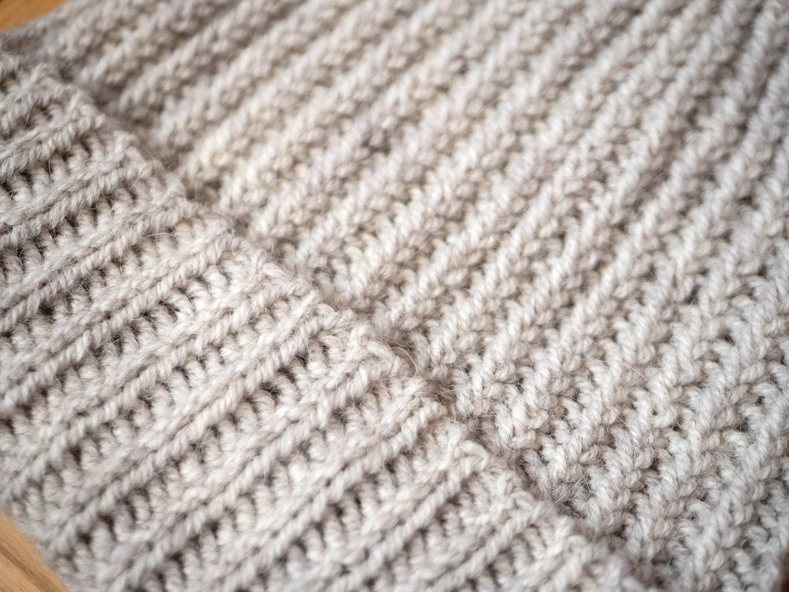 The ManHATtan beanie uses twisted rib stitches to create a reversible fabric